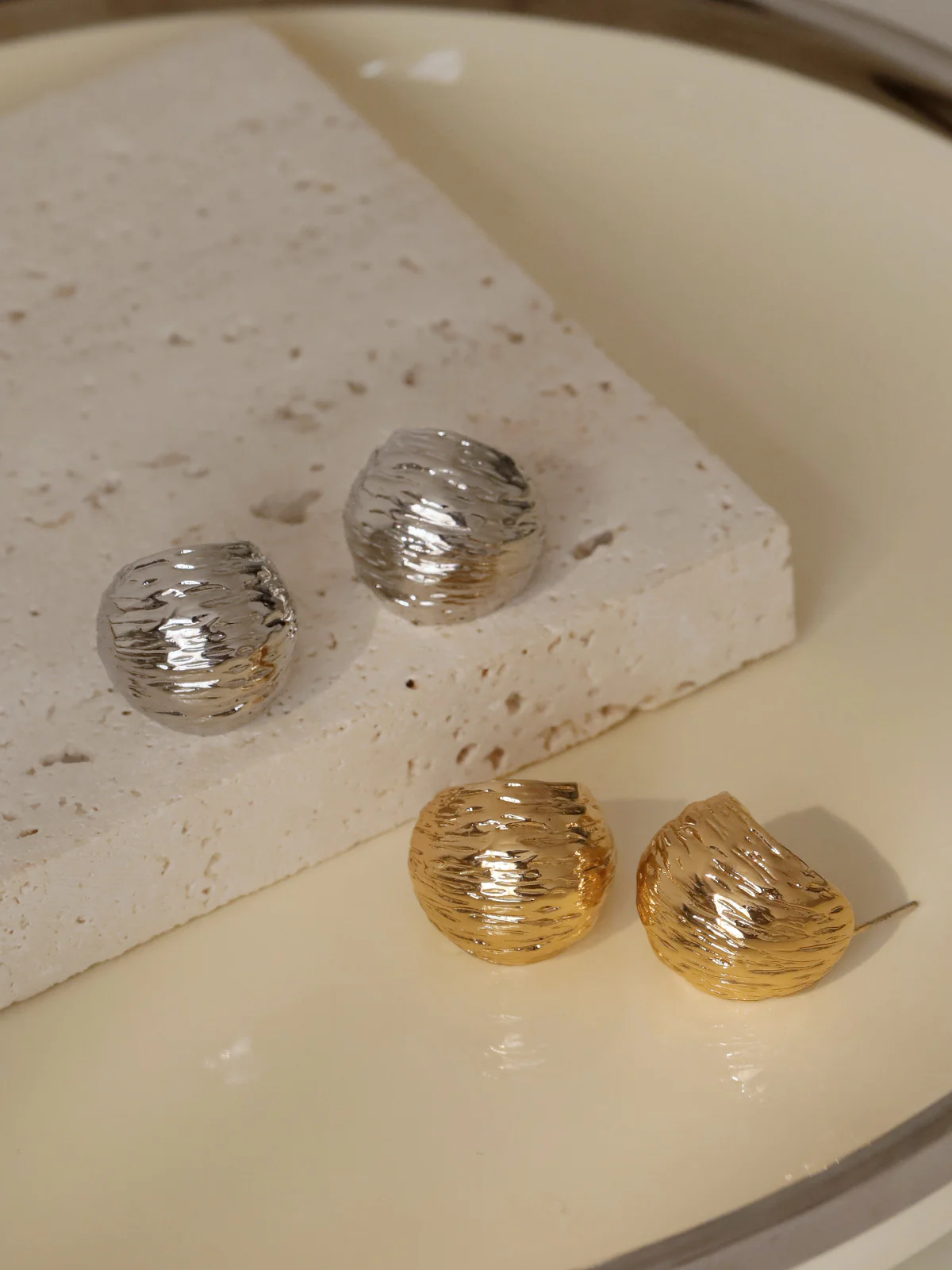 Gold Textured French Earrings Niche Design High-end Light Luxury Temperament Versatile Metal Earrings for Women e010 - Image 4