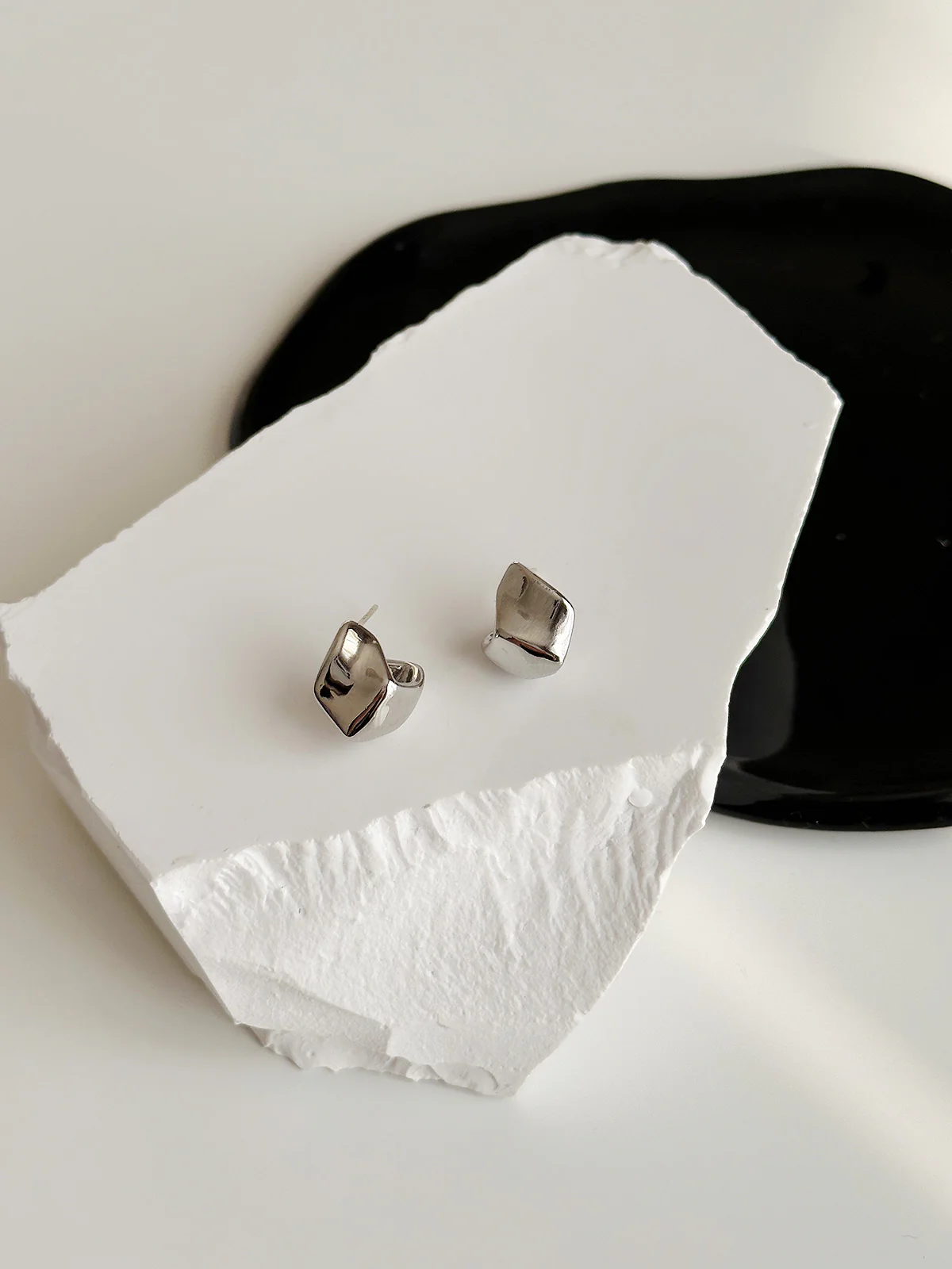 Simple niche design three-dimensional geometric origami earrings temperament earrings high-end earrings silver needles e013 - Image 3