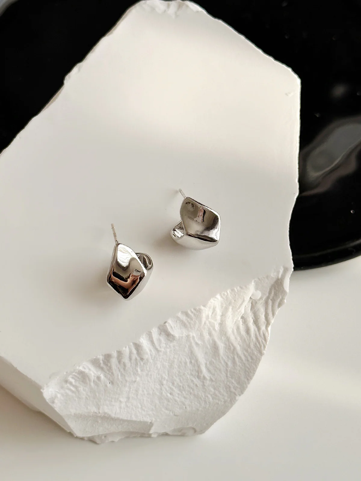 Simple niche design three-dimensional geometric origami earrings temperament earrings high-end earrings silver needles e013 - Image 4